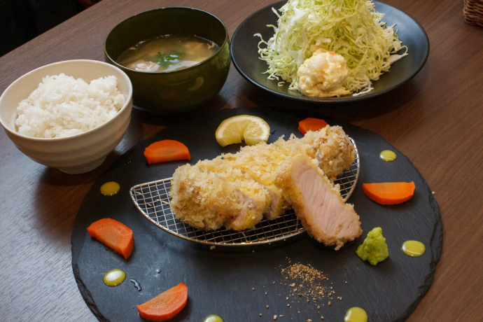 常陸の輝き豚ローストンカツ膳200g